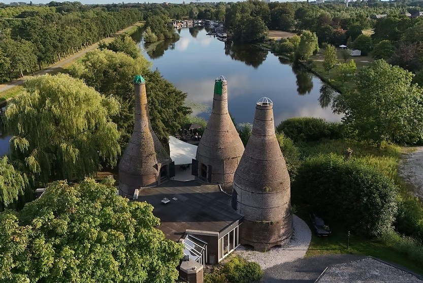 Vergaderen bij de Kalkovens in Drenthe