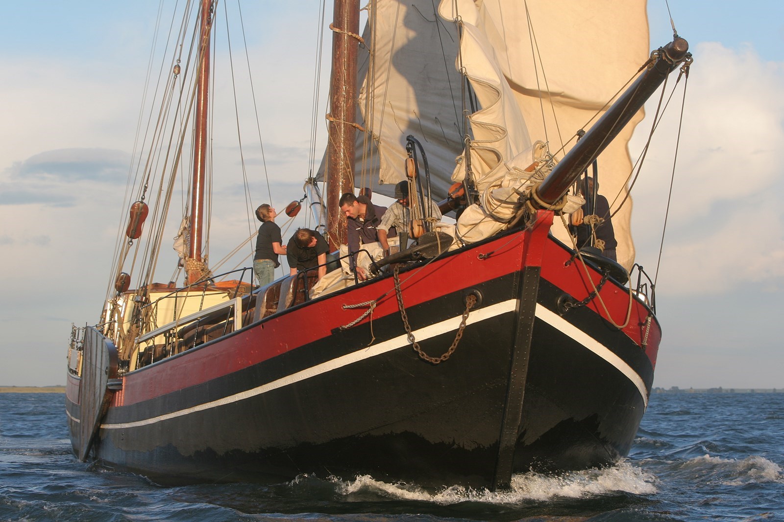 Origineel vergaderen en zeilen op een monumentaal zeilschip