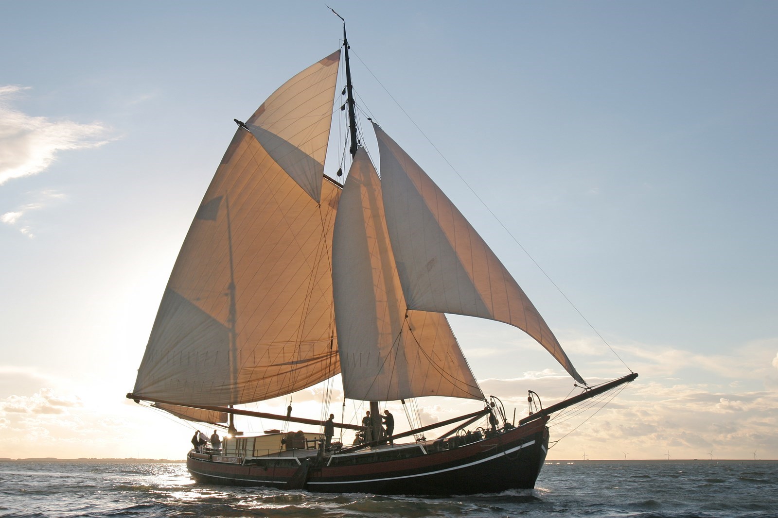 Origineel vergaderen en zeilen op een monumentaal zeilschip