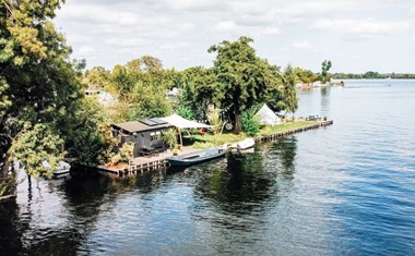 Brainstormen op een privé-eiland in de Vinkeveense Plassen (max. 12 personen) Brainstormen op een privé-eiland in de Vinkeveense Plassen (max. 12 personen)
