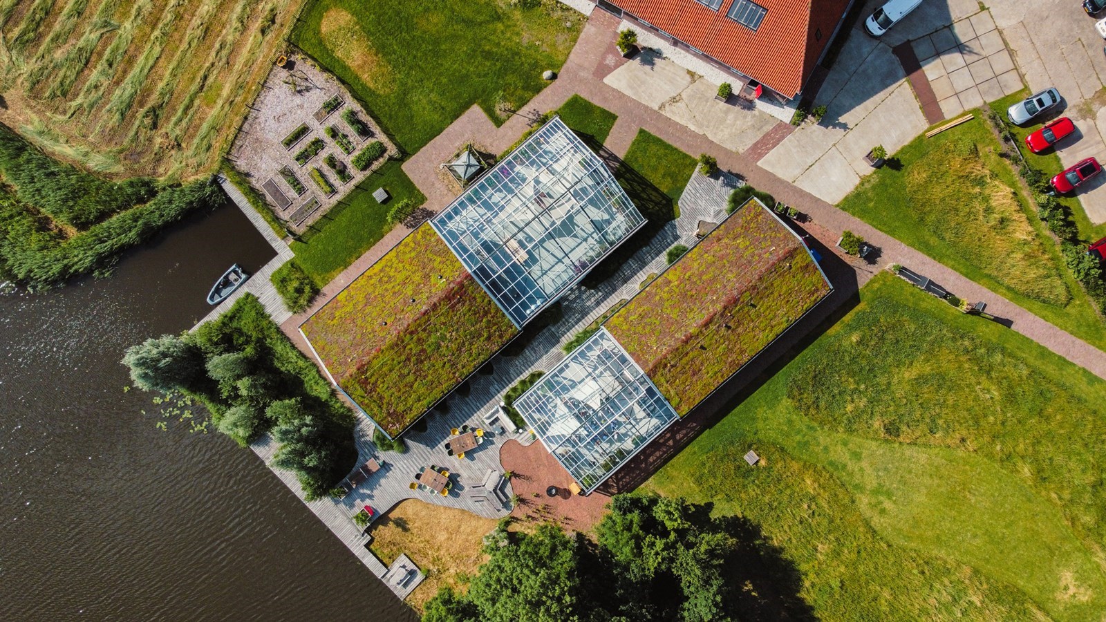 Ecologische vergaderlocatie met 18 stijvolle eenpersoons-slaapkamers