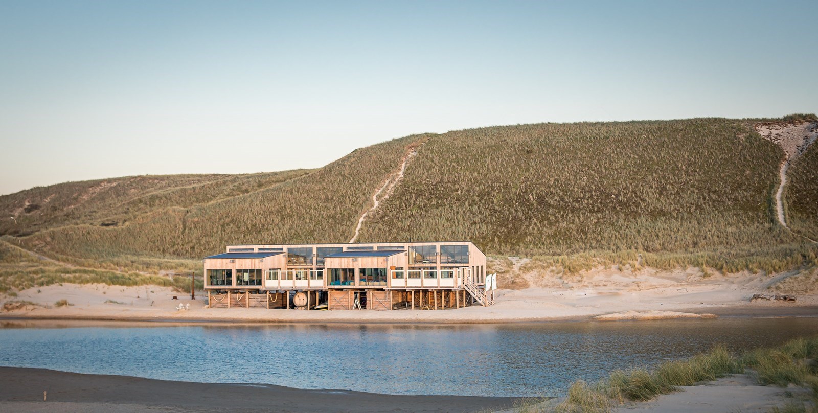 Vergaderen in een verborgen strandlagune