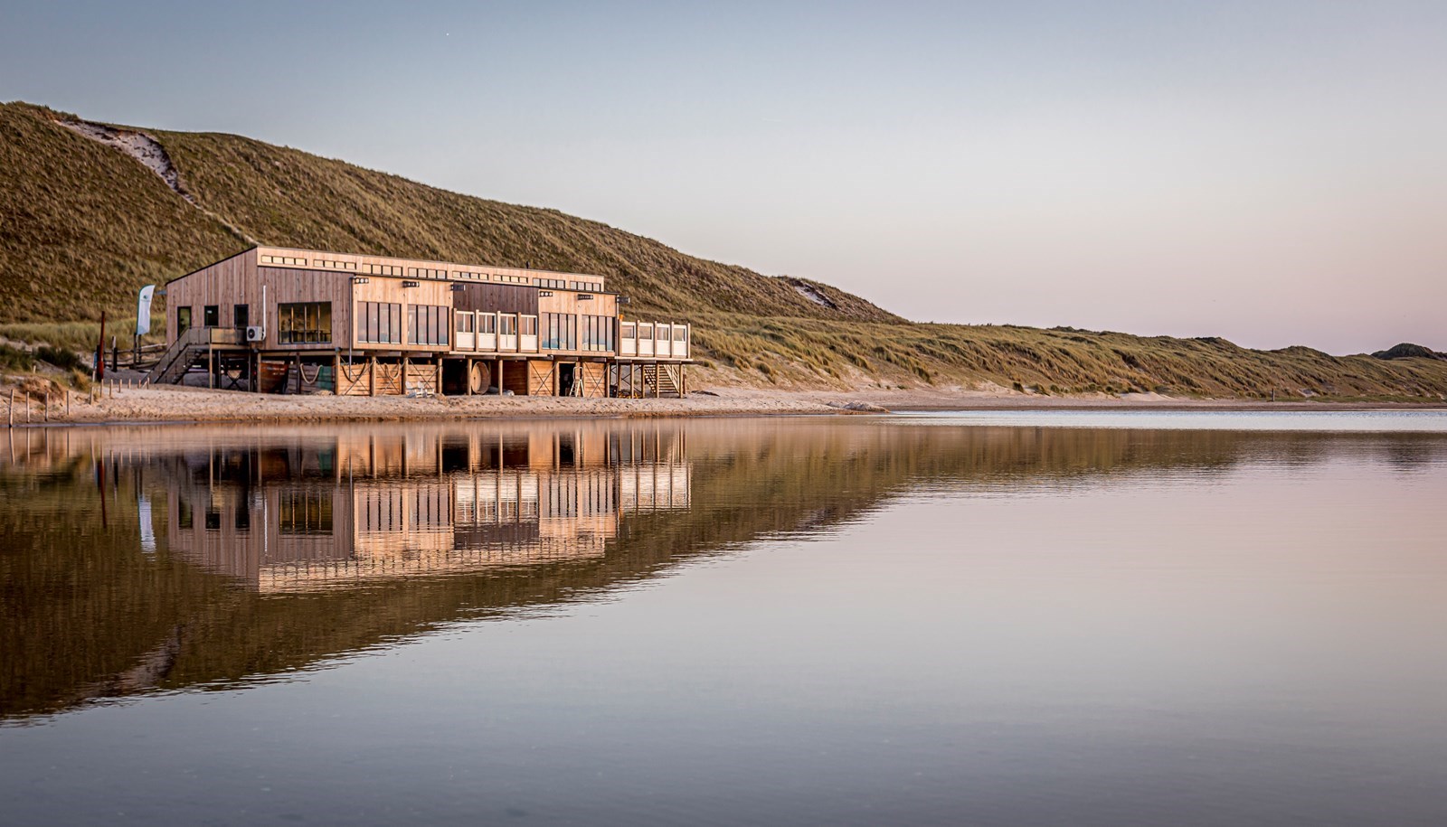Vergaderen in een verborgen strandlagune