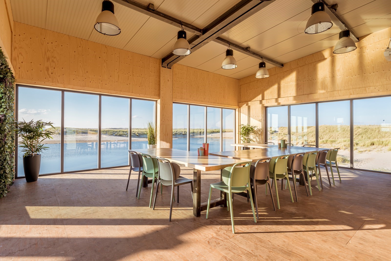 Vergaderen in een verborgen strandlagune