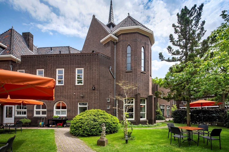 Vergaderen in een oude Kloosterkapel in Den Bosch Vergaderen in een oude Kloosterkapel in Den Bosch
