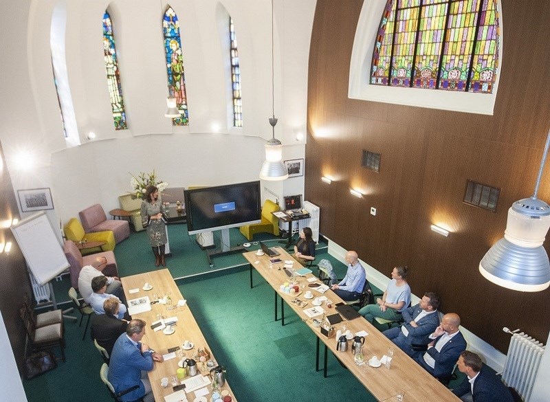 Vergaderen in een oude Kloosterkapel in Den Bosch