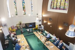 Vergaderen in een oude Kloosterkapel in Den Bosch Vergaderen in een oude Kloosterkapel in Den Bosch