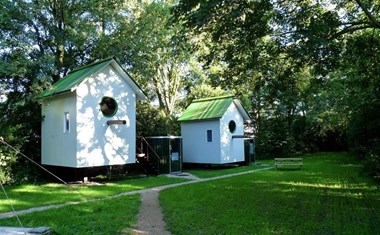 Vergaderen bij de Vreemde Vogel Vergaderen bij de Vreemde Vogel