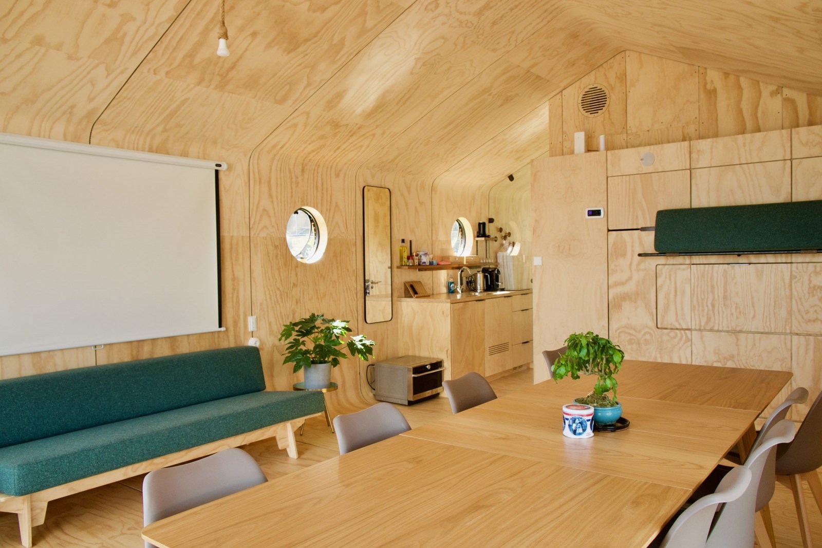 Bijzonder vergaderen in Den Bosch op een Wikkelboat