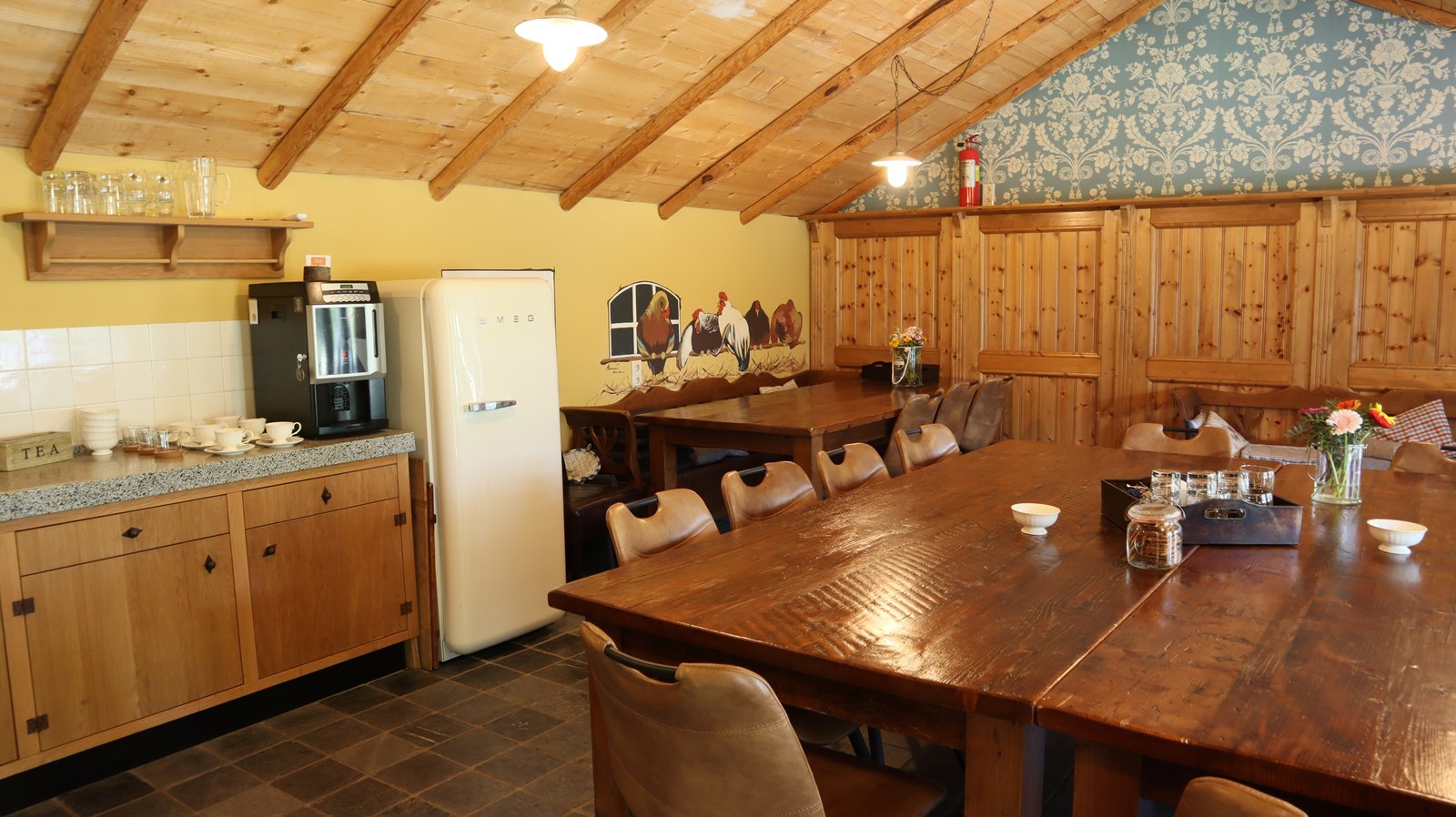 Vergaderen in een hedendaags Kippenhok