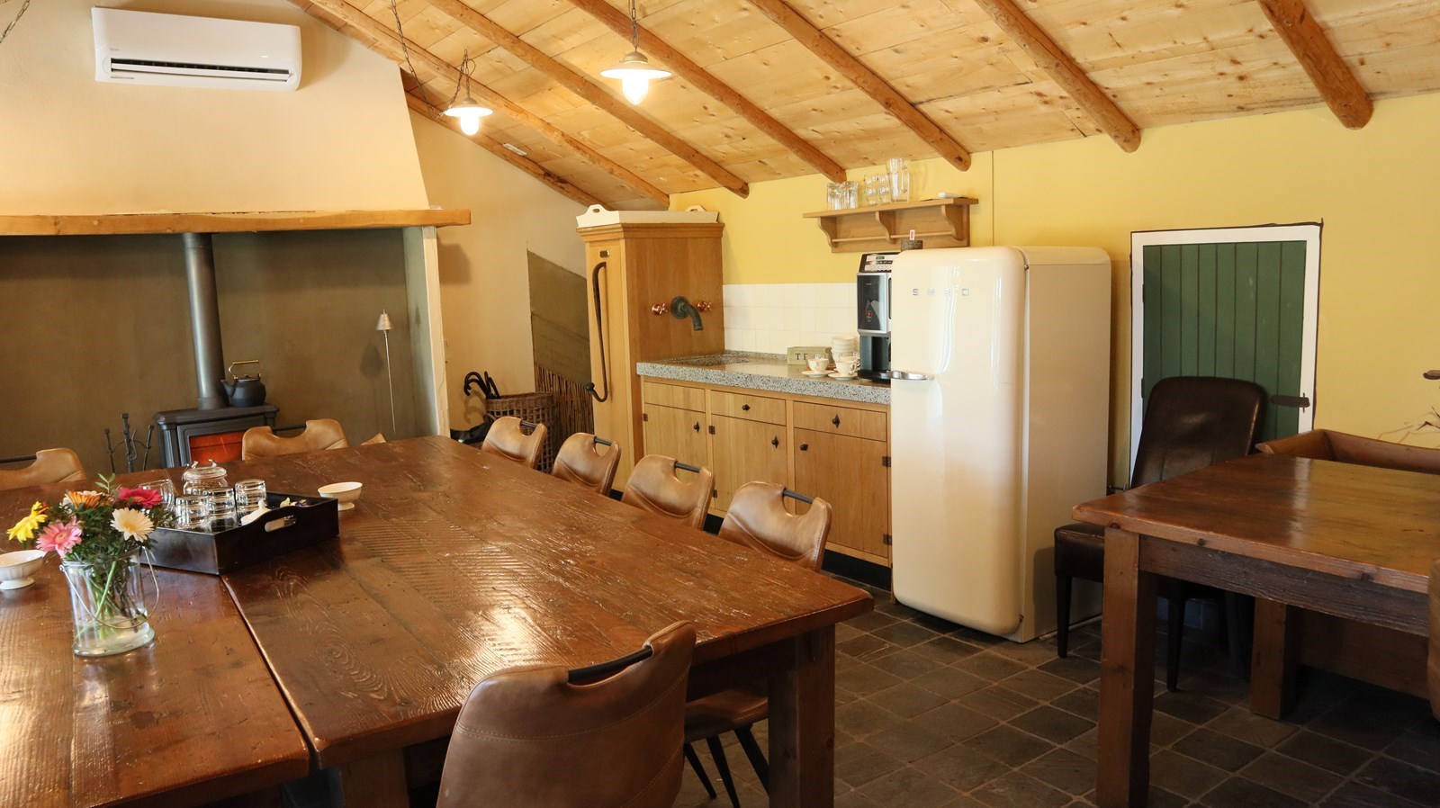 Vergaderen in een hedendaags Kippenhok