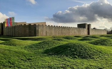 Vergaderen naast het Romeinse fort Castellum Vergaderen naast het Romeinse fort Castellum