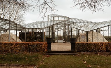 Vergaderen in een Orangerie met vrij uitzicht over de velden Vergaderen in een Orangerie met vrij uitzicht over de velden