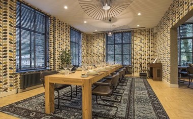 Vergaderen in een retro huiskamer Vergaderen in een retro huiskamer