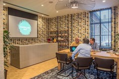 Vergaderen in een retro huiskamer Vergaderen in een retro huiskamer