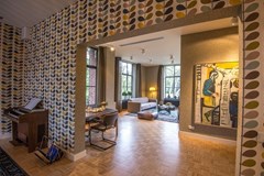 Vergaderen in een retro huiskamer Vergaderen in een retro huiskamer