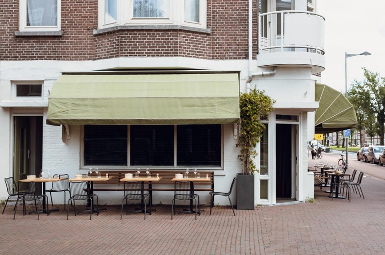Vergaderen in een Proeflokaal in Katendrecht Vergaderen in een Proeflokaal in Katendrecht