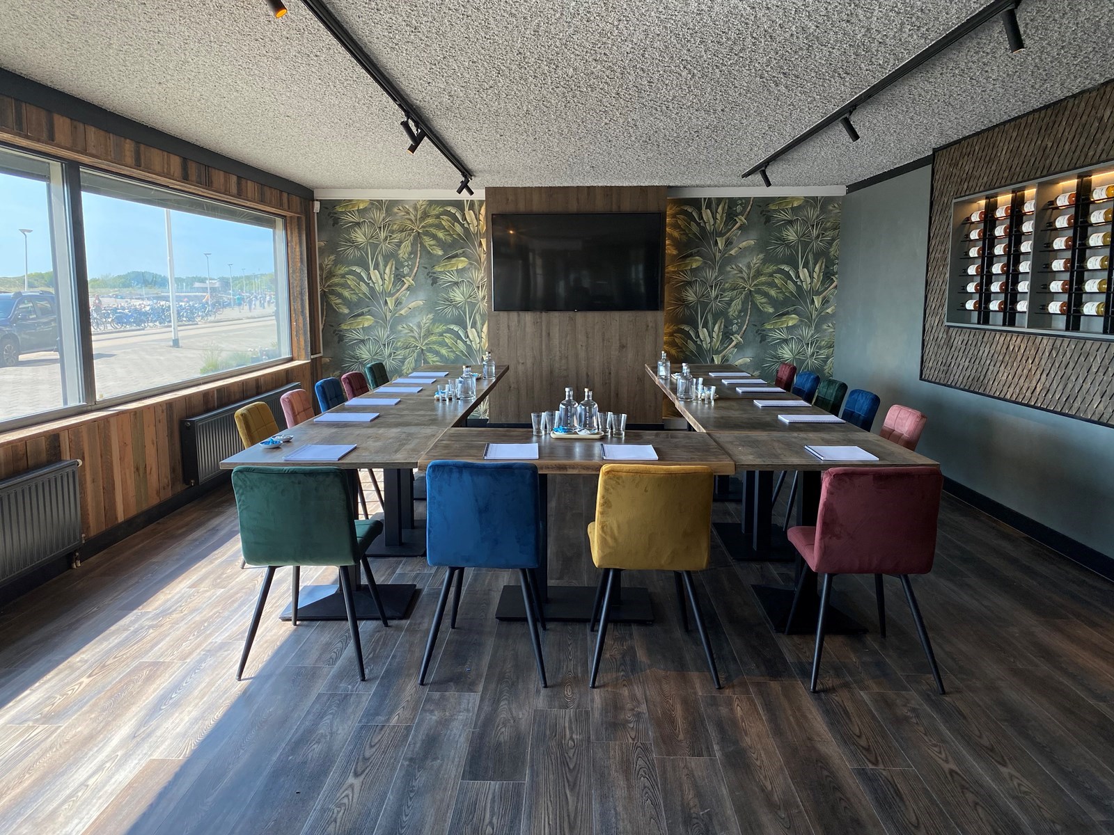 Vergaderen op de boulevard met zeezicht