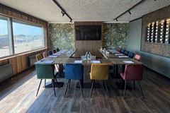 Vergaderen op de boulevard met zeezicht Vergaderen op de boulevard met zeezicht