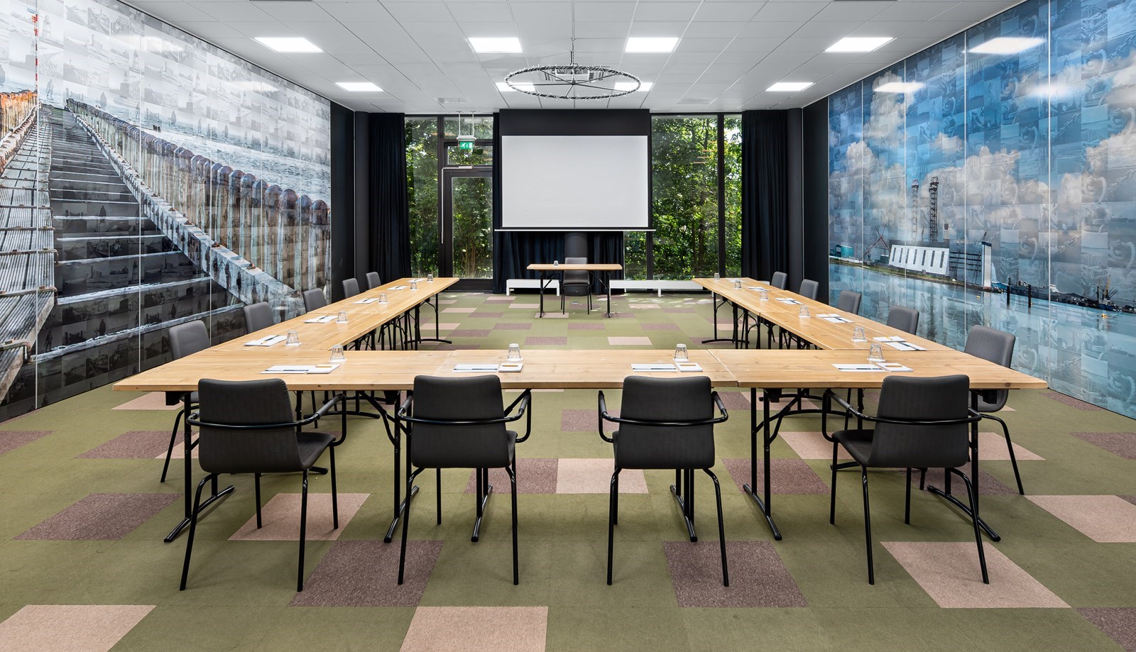 Vergaderen en overnachten op 50 meter van het strand