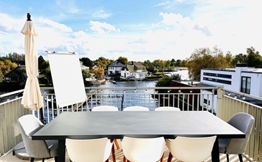 Vergaderen in een Penthouse aan de Vinkeveense Plassen Vergaderen in een Penthouse aan de Vinkeveense Plassen