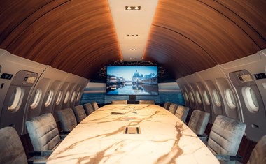 Vergaderen in de romp van een Boeing Vergaderen in de romp van een Boeing