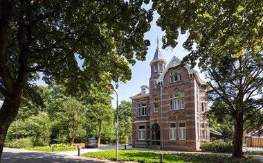 Vergaderen en overnachten in een Doktersvilla en rijksmomument uit 1908 Vergaderen en overnachten in een Doktersvilla en rijksmomument uit 1908