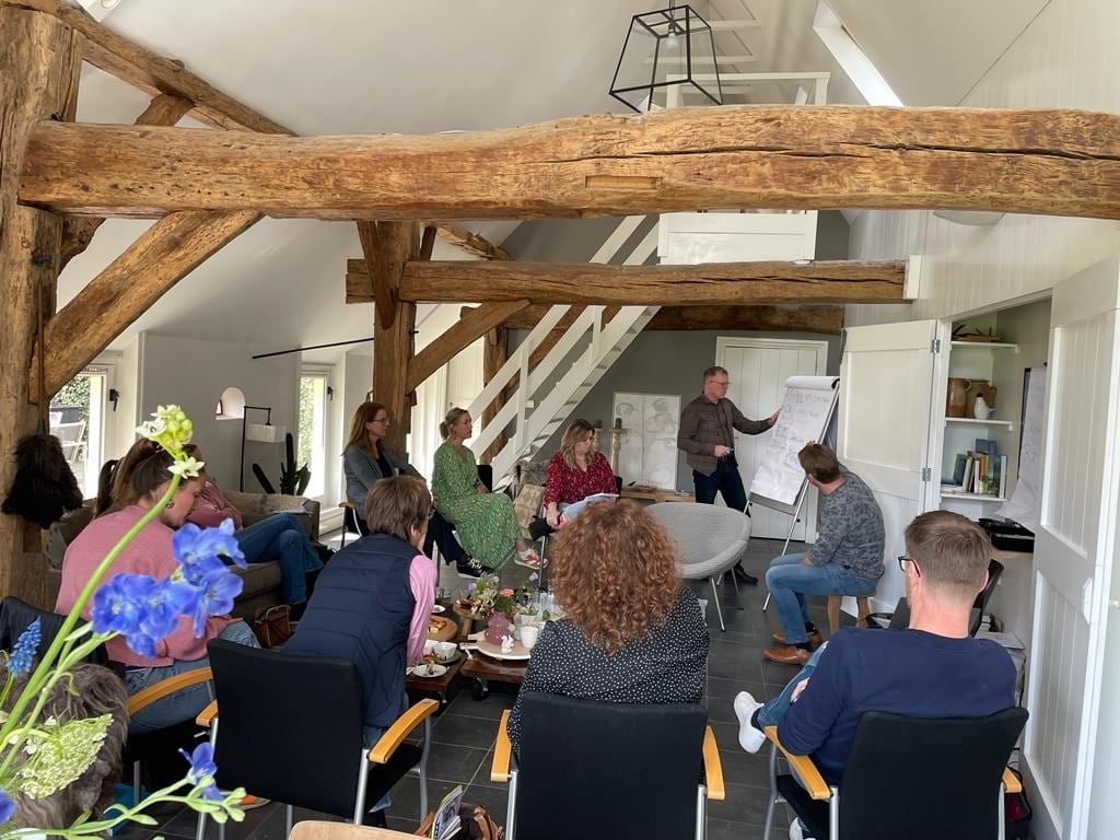 Vergaderen in een voormalige Potstal