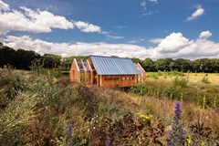 Unieke vergadercabin met uitschuifbare glazen en houten schillen gelegen in één van de grootste vlinderidylles van Nederland. Unieke vergadercabin met uitschuifbare glazen en houten schillen gelegen in één van de grootste vlinderidylles van Nederland.