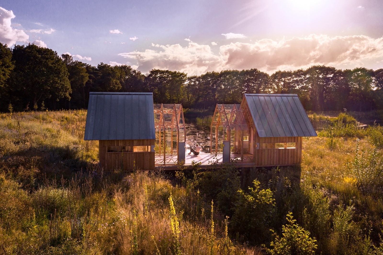 Unieke vergadercabin met uitschuifbare glazen en houten schillen gelegen in één van de grootste vlinderidylles van Nederland.