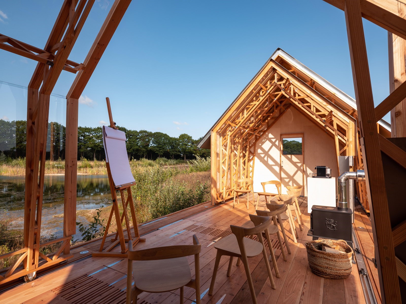 Unieke vergadercabin met uitschuifbare glazen en houten schillen gelegen in één van de grootste vlinderidylles van Nederland.