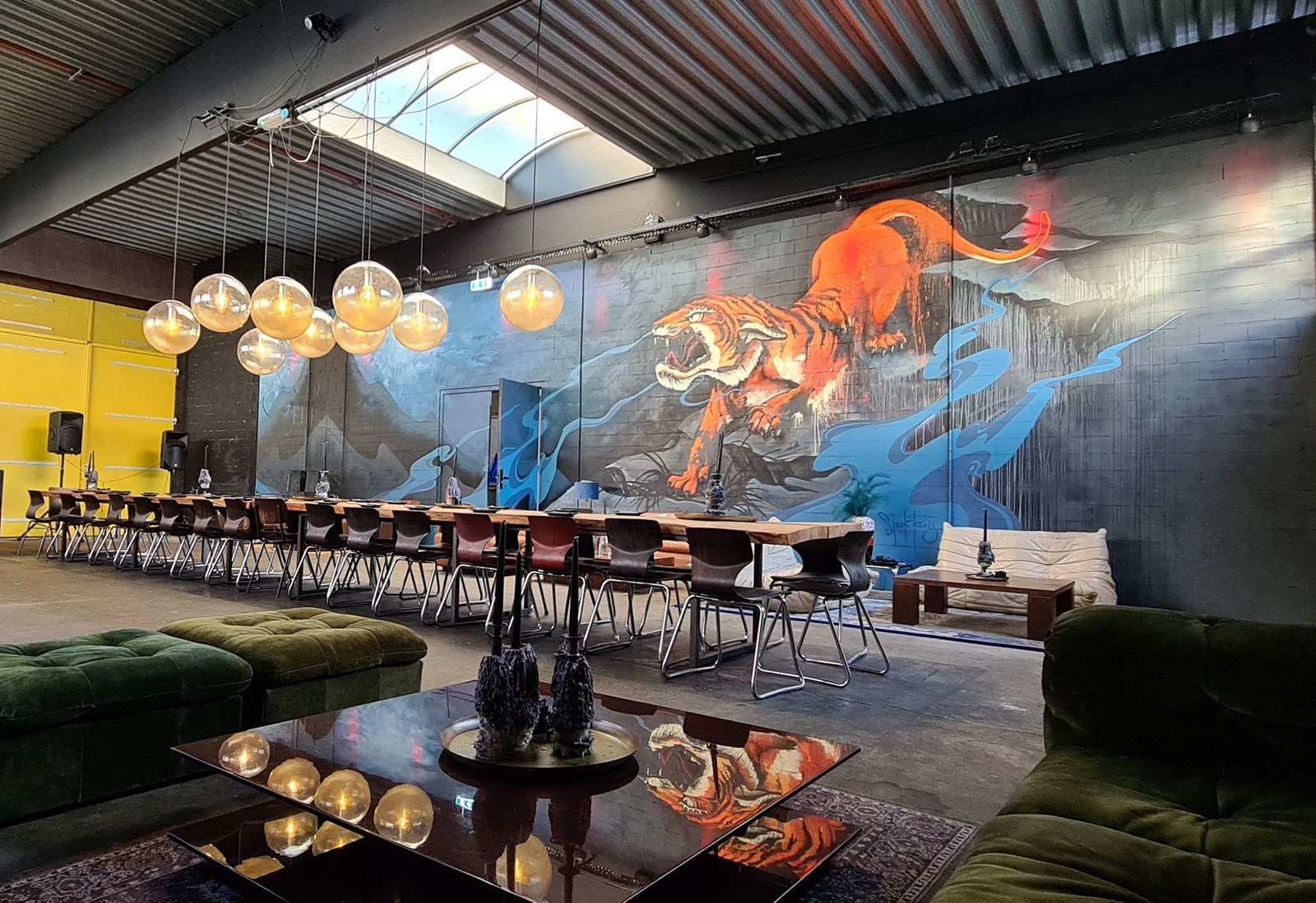 Vergaderen in een creatieve en industriële loods in Utrecht