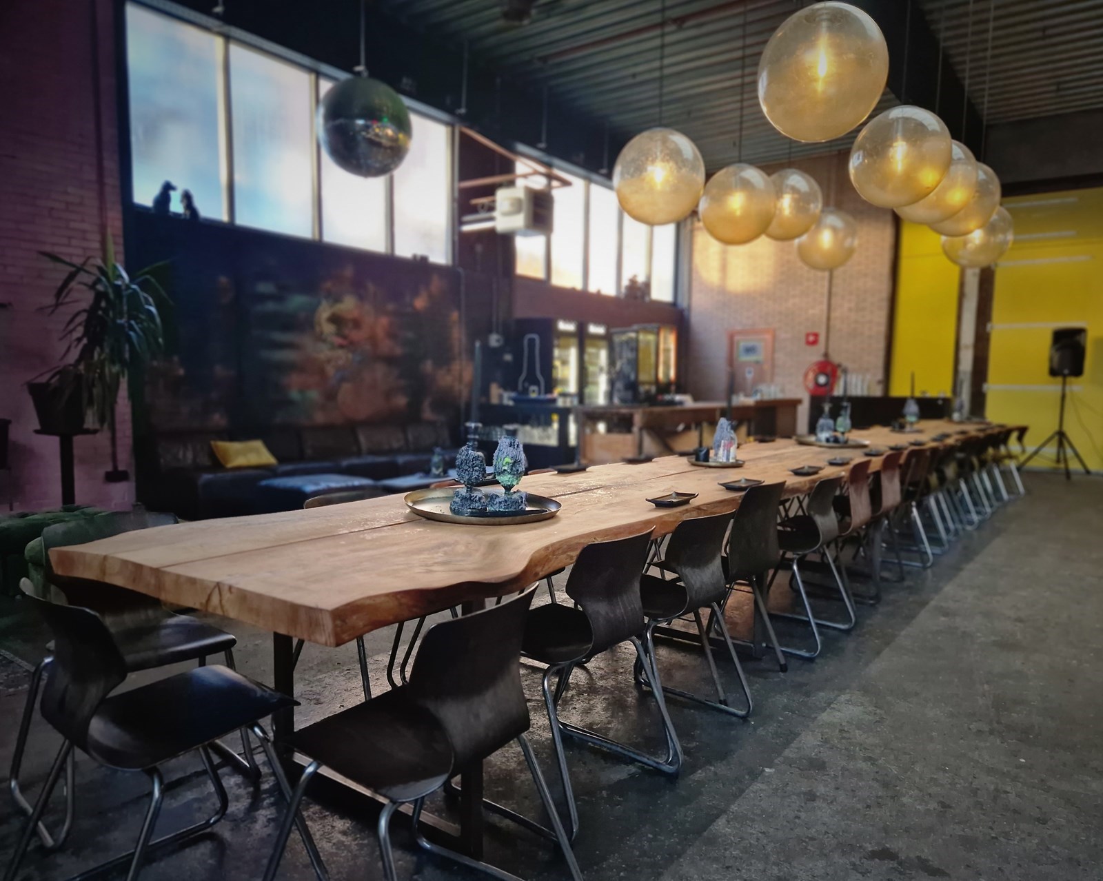 Vergaderen in een creatieve en industriële loods in Utrecht