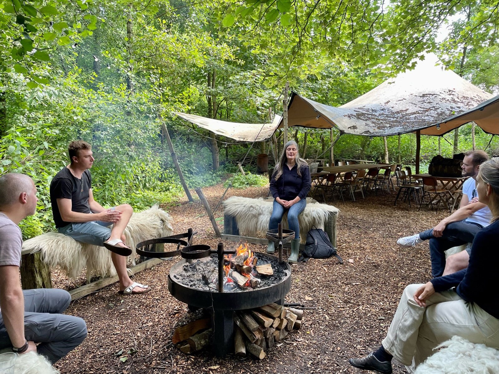 In de open lucht vergaderen in een bijzondere Boskamer