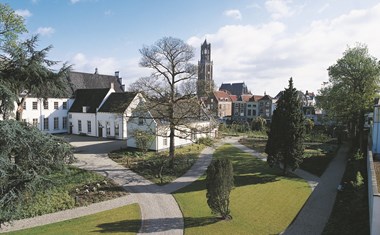 Vergaderen in een voormalig 14e eeuws klooster in het centrum van Utrecht Vergaderen in een voormalig 14e eeuws klooster in het centrum van Utrecht