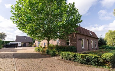 Vergaderen en overnachten in een 100 jaar oude Brabantse Herenboerderij Vergaderen en overnachten in een 100 jaar oude Brabantse Herenboerderij