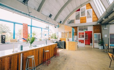 Unieke vergaderlocatie in de leukste creatieve broedplaats van Utrecht Unieke vergaderlocatie in de leukste creatieve broedplaats van Utrecht