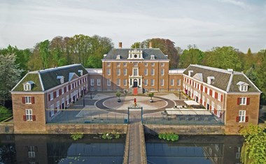 Uniek vergaderen in een Slot uit de 17e eeuw vol pracht en praal Uniek vergaderen in een Slot uit de 17e eeuw vol pracht en praal