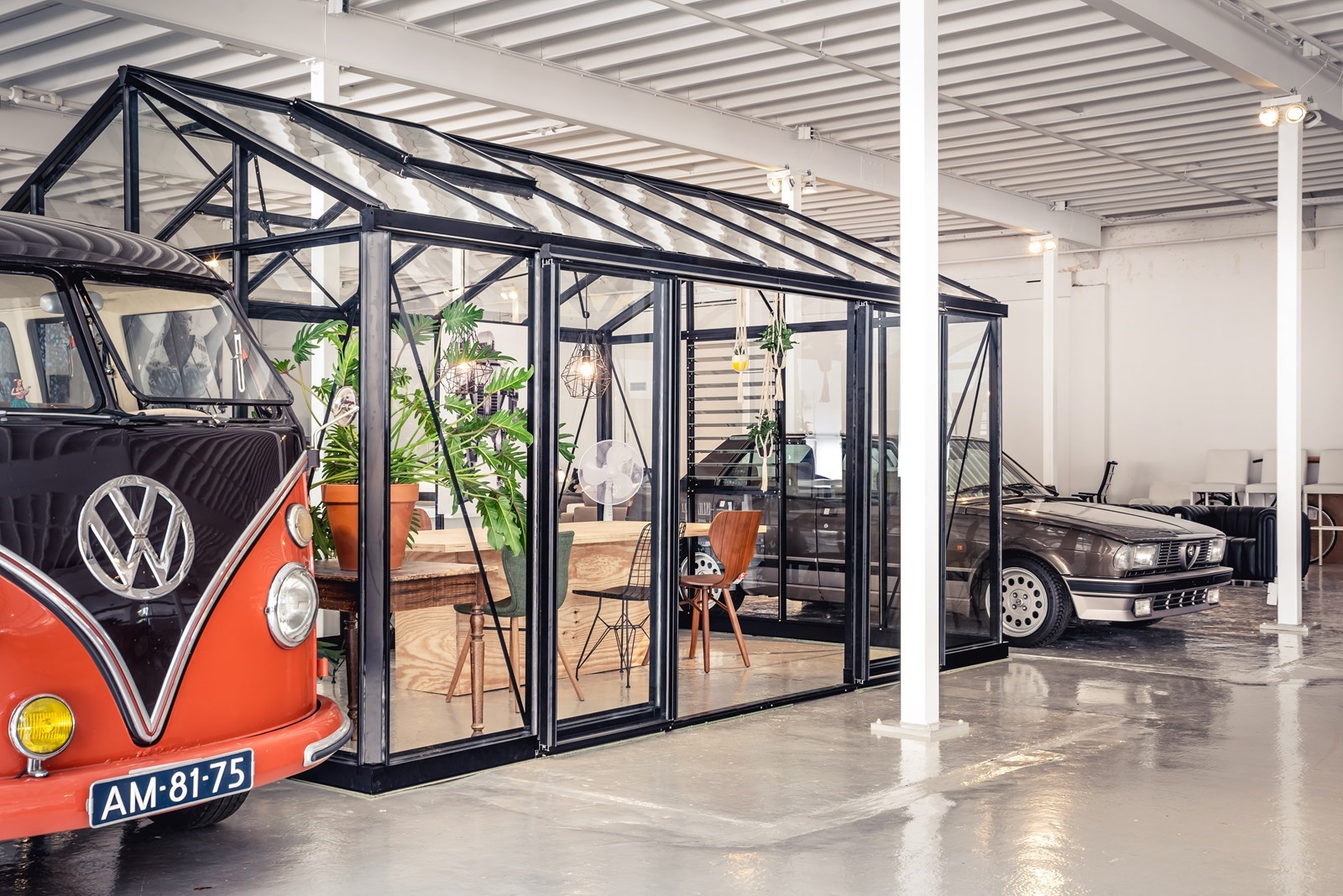 Vergaderen tussen de klassieke auto's en kunst