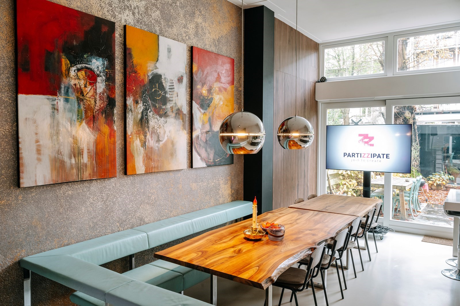 Vergaderen in een Amsterdams herenhuis met een tuin midden in de Pijp