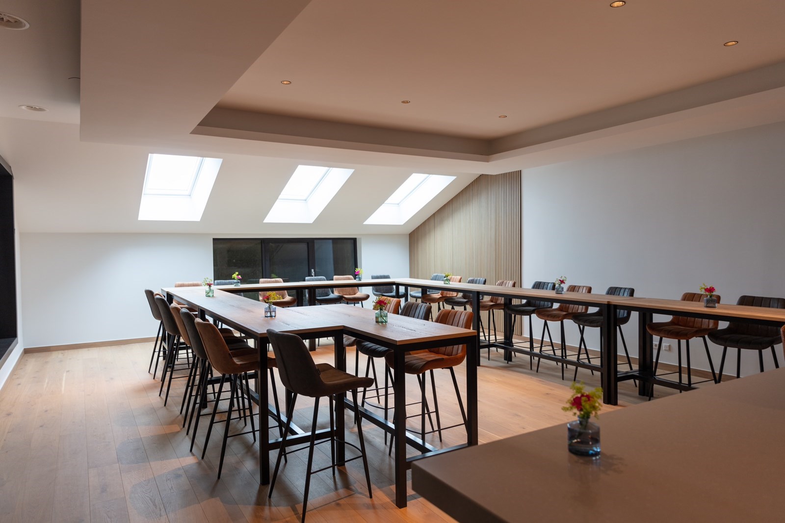 Unieke vergaderruimte met zicht op de geiten