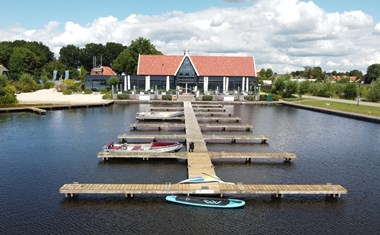 Vergaderen in Giethoorn met panoramisch uitzicht over de haven Vergaderen in Giethoorn met panoramisch uitzicht over de haven
