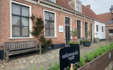 Huiselijk vergaderen in een pand uit de 17e eeuw Huiselijk vergaderen in een pand uit de 17e eeuw