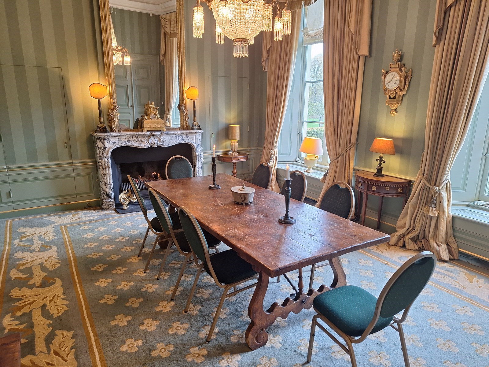 Monumentale vergaderruimtes op een landgoed uit 1680