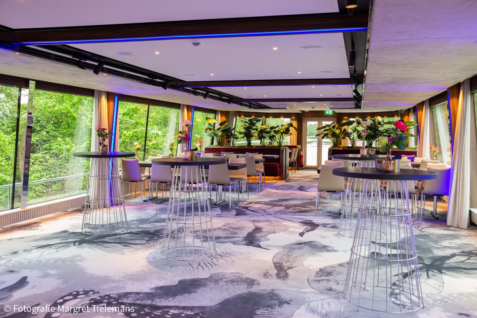 Vergaderen op een elektrisch event schip. Modern, stil en duurzaam