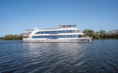 Vergaderen op een elektrisch event schip. Modern, stil en duurzaam Vergaderen op een elektrisch event schip. Modern, stil en duurzaam