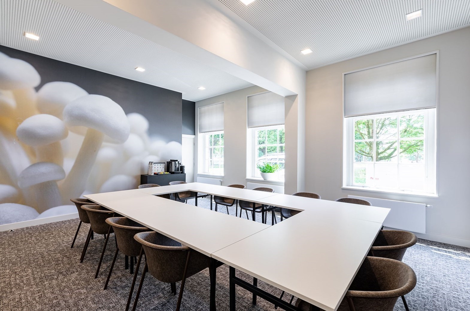 Vergaderen in de Mauritskazerne