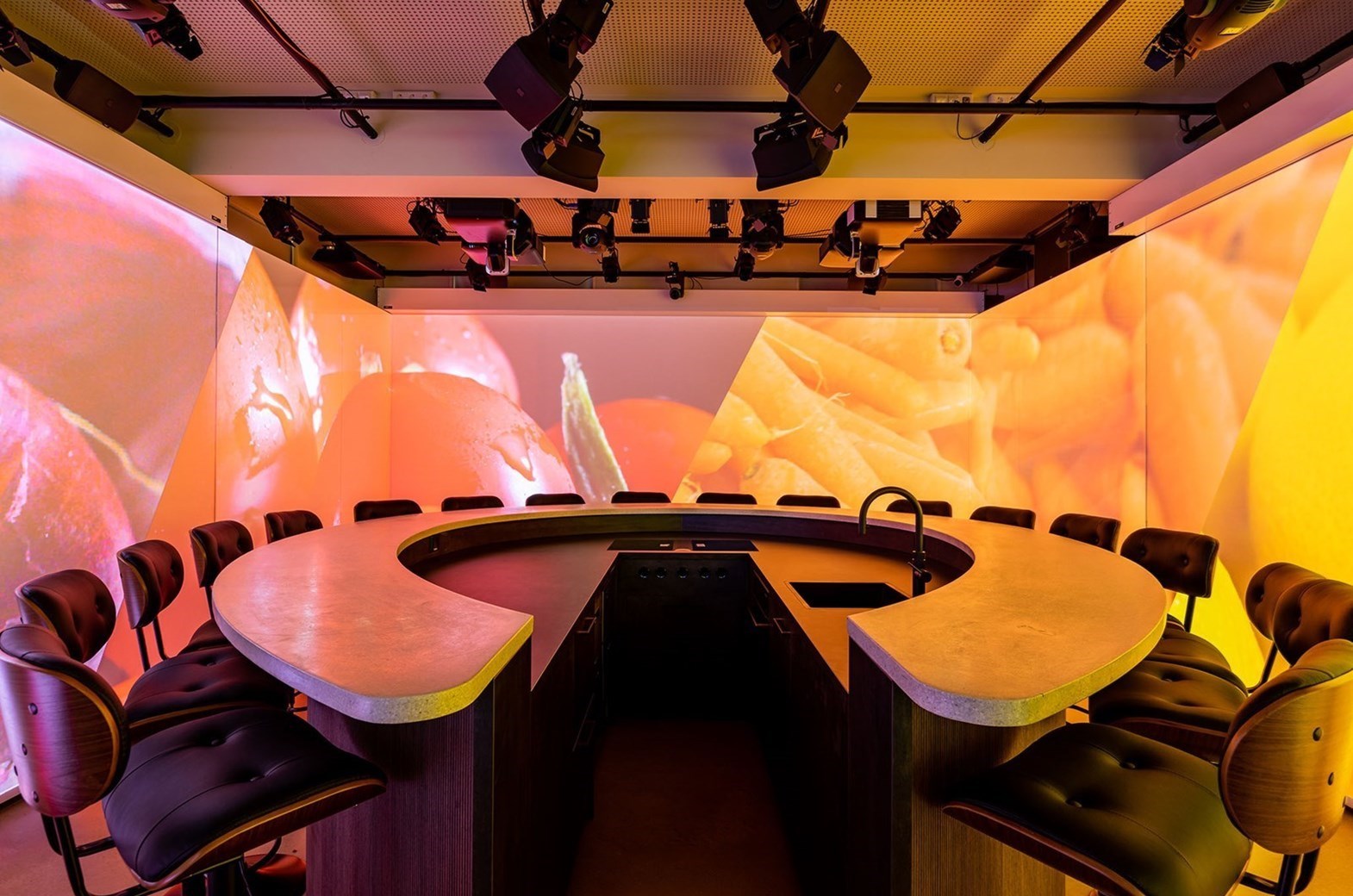 Vergaderen in de Mauritskazerne