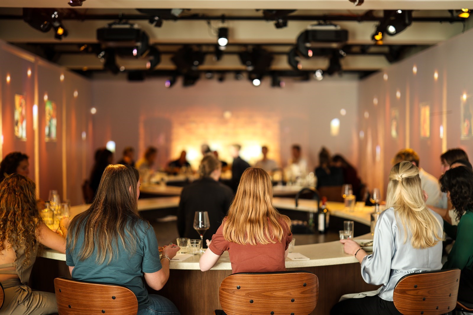 Vergaderen in de Mauritskazerne