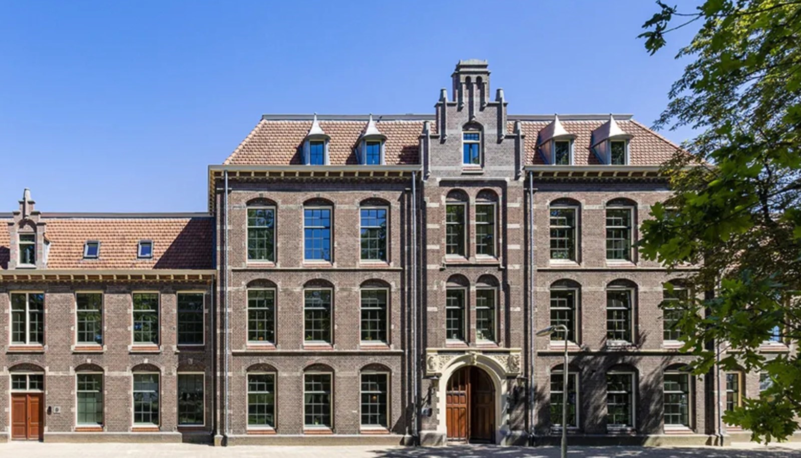 Vergaderen in de Mauritskazerne